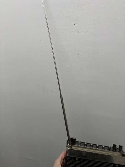 Советский портативный радиоприемник «Урал Авто-2».