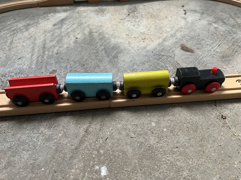 Comboio e carris em madeira