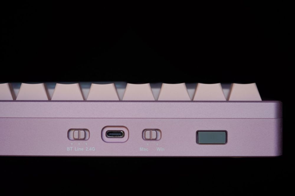 Игровая клавиатура YUNZII AL71 — механические переключатели и стильный