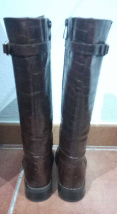 Botas castanhas rasas