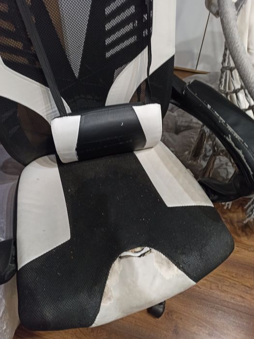 Fotel gamingowy HUZARO