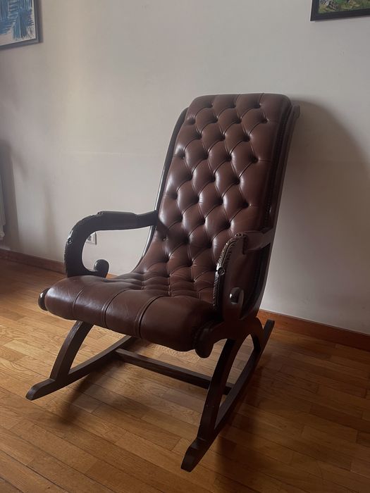 Cadeira de Baloiço Vintage em Pele Castanha com Banco de Apoio