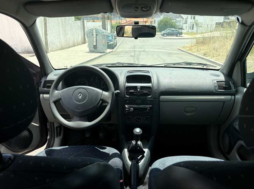 Renault Clio II 1.2 16V (2003) - Fumo no Motor (Recuperação/Peças)