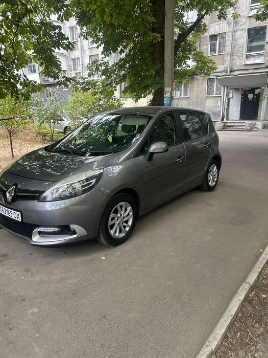 Продаж Renault scenic 2012 рік