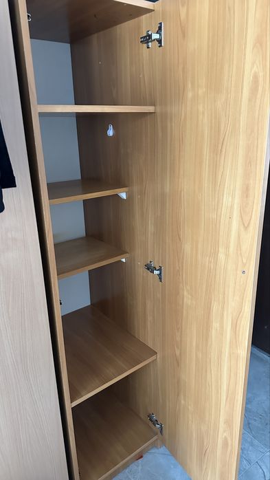 Szafa solidna z lustrem