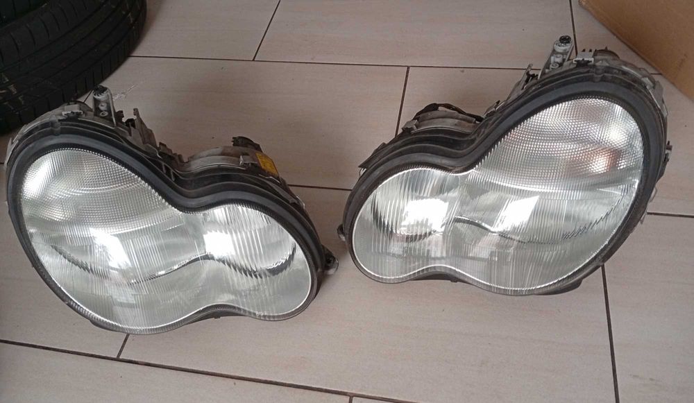 Komplet lamp przednich Mercedes C Klasa W203