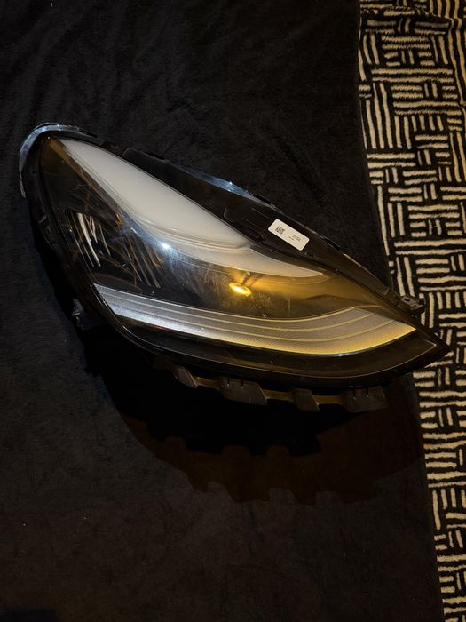 Farol direito tesla model 3 e Y