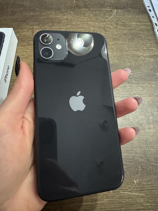 IPhone 11 64 GB 99 % bateria