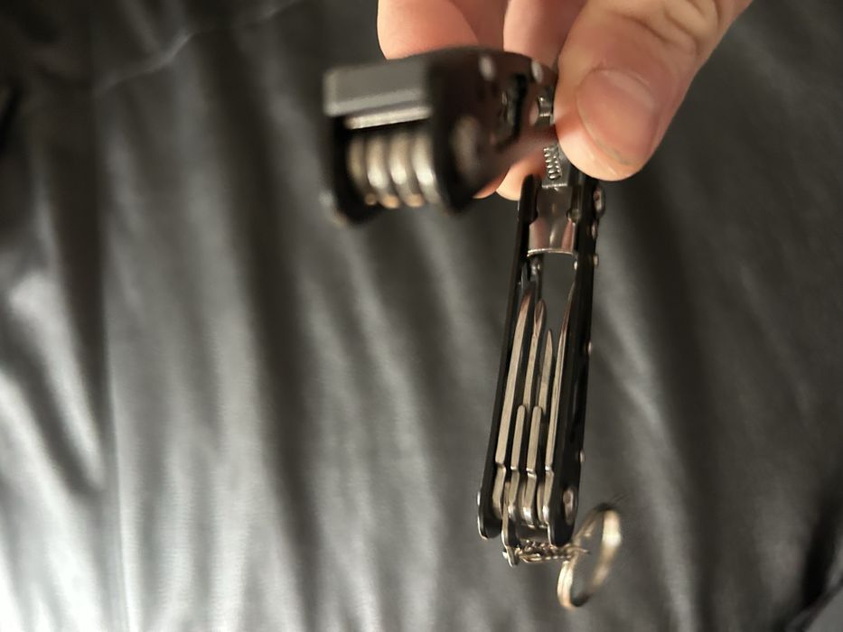 Multitool czarno srebrny Nowy