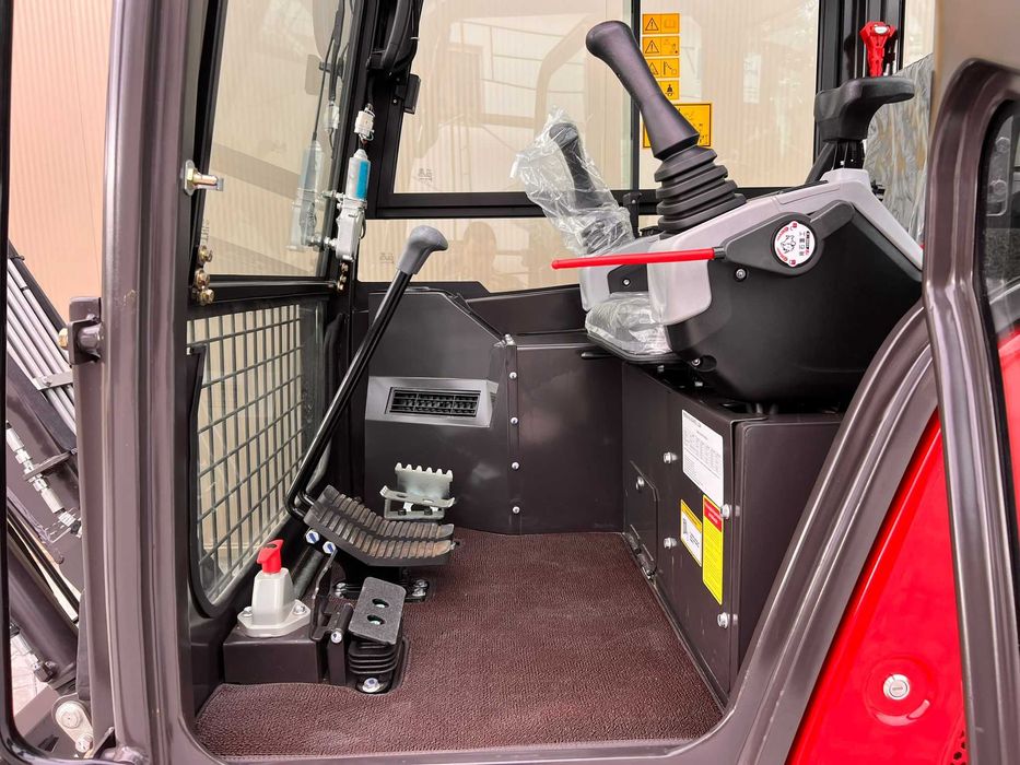 Mini Giratoria Rhinoceros xn28 c Motor Kubota