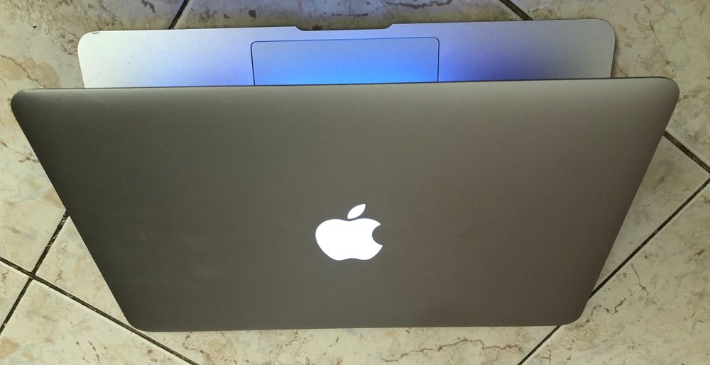 MacBook Air Ecrã de 11,6", Intel Core i5 Mac OS Monterey - 250GB disco