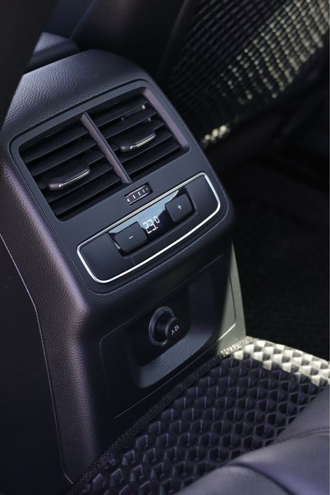 Audi A4 2018 VIN WAUKMAF47JN013150 фото оголошення 16 з 17