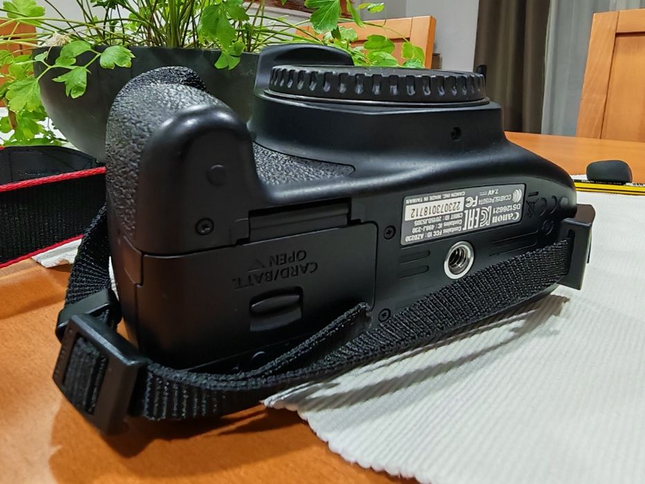 Canon 1300D Corpo – Como Nova | DSLR Excelente Estado