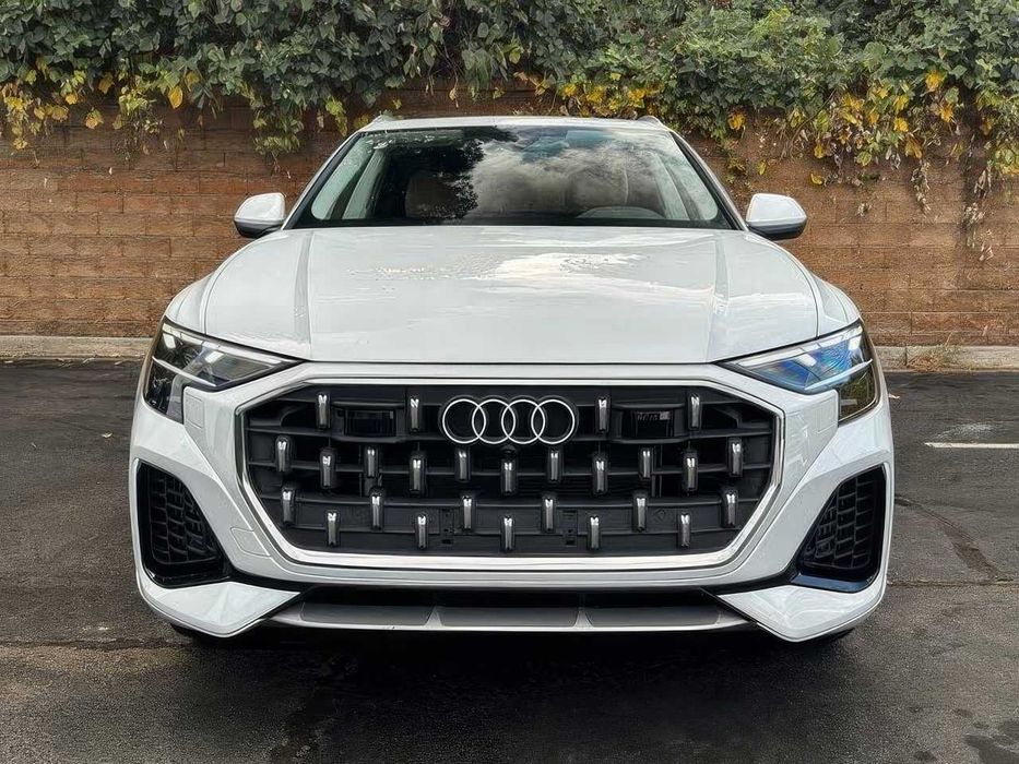 Audi Q8 quattro Premium Plus      2025
