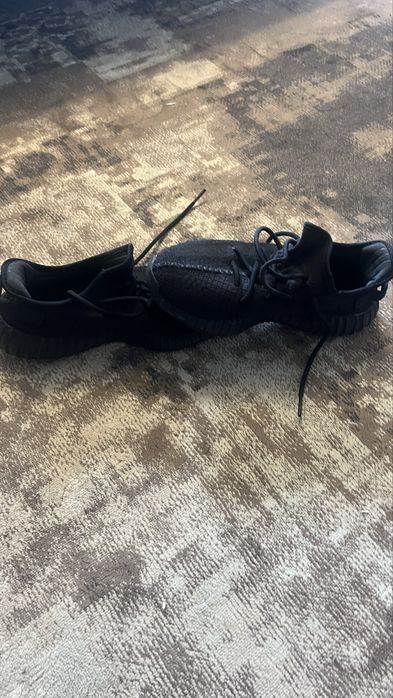 Yeezy Boost 350 V2 “Onyx” 42 | Jak nowe