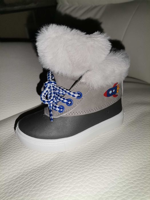 Чобітки дитячі lc waikiki на пізню осінь зиму. 
Розмір 21
