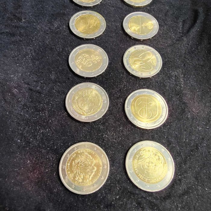 Lote de 10 Moedas Comemorativas de 2 Euros de Portugal