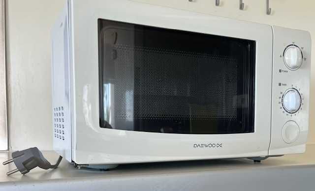 Forno micro-ondas quase novo