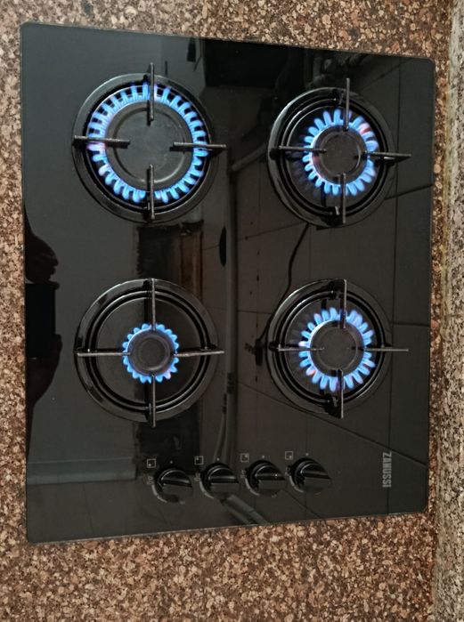 Placa de Gás ZANUSSI ZGO62414BA (para gás Natural ou com bicos para propano- 58 cm - Preto)