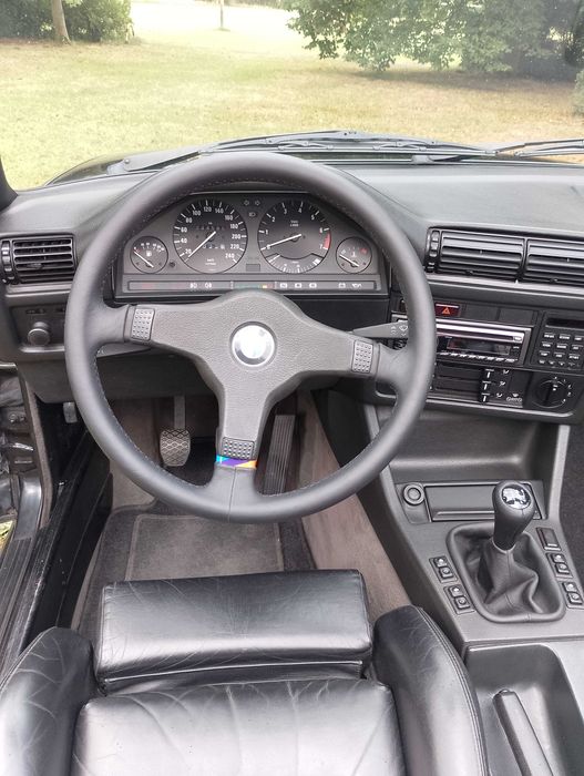 BMW E30 325i cabrio