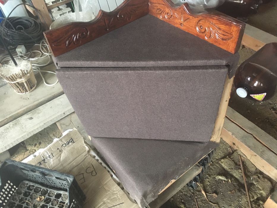 Кухоний уголок і 3 табуретки