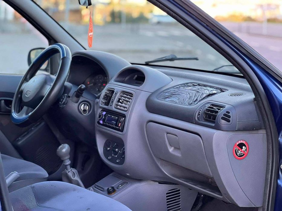 Uma viatura Clio