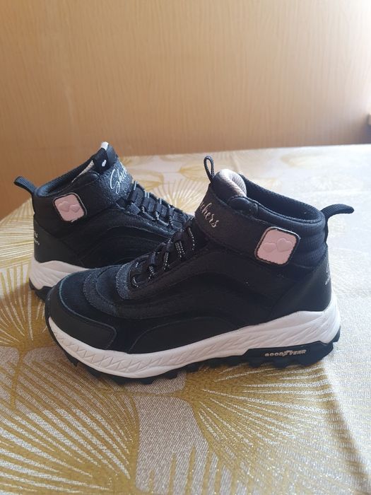 Демісезонні черевики для дівчинки Skechers (28,5)