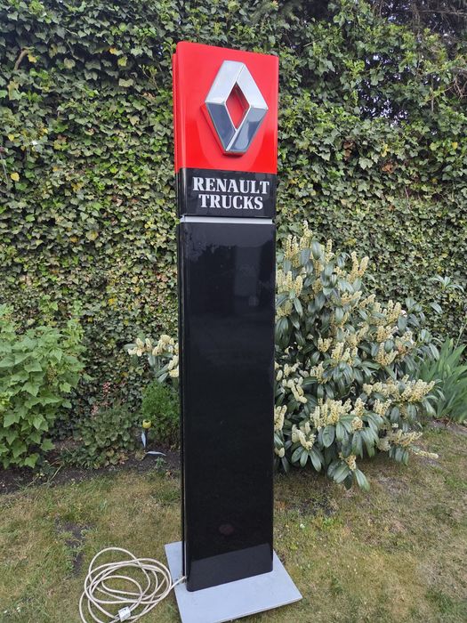 Reklama pylon znak Renault Trucks