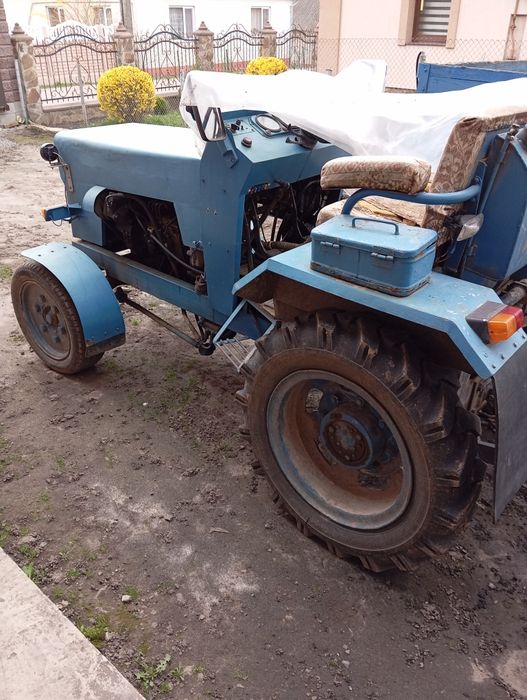 Продам трактор з причепом