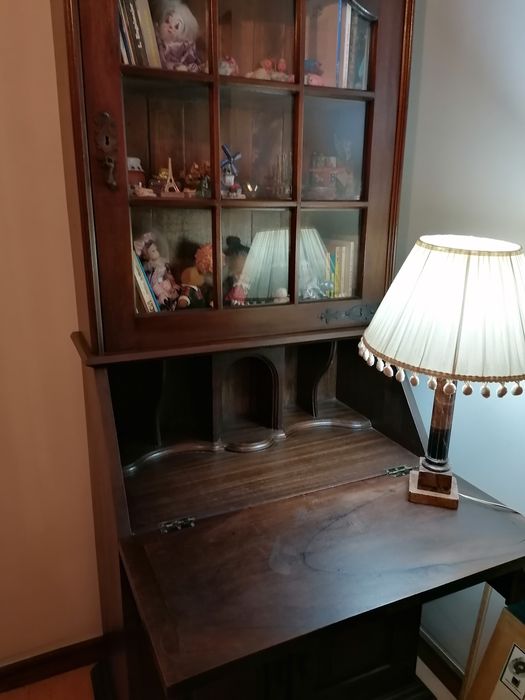 Escrivaninha, papeleira, secretaria