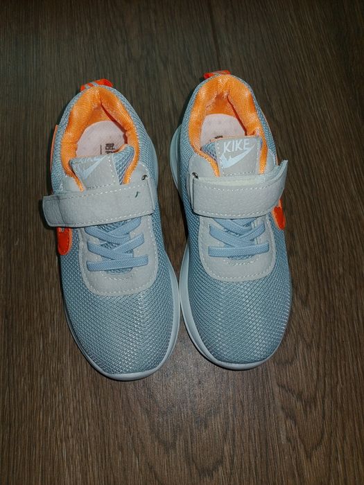 Продам кросівки нові