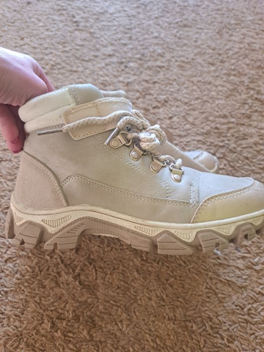 Buty trekkingowe dziewczęce Reserved r.34