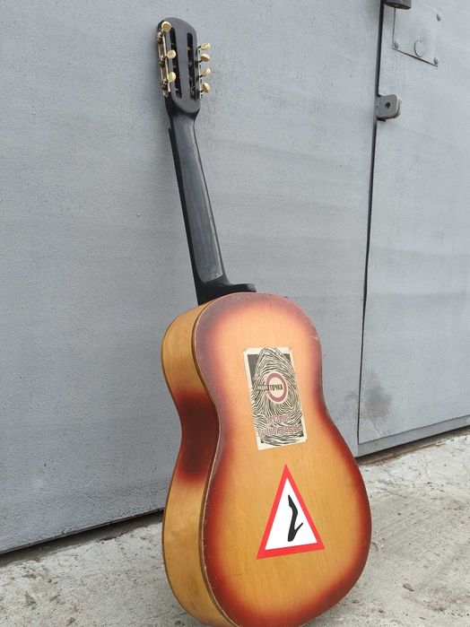 Продам  б/у  гитару