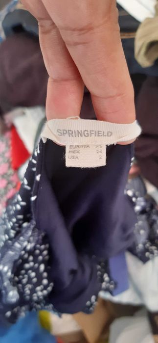 Vestido H&M e vestido Springfield.