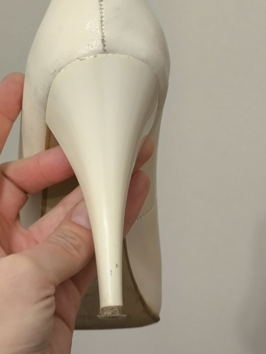 Buty skórzane ecru kremowe r. 38 Mark Shoes + poduszka na obrączki