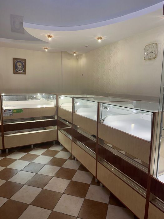 Продаж комерційної нерухомості: офіс та магазин