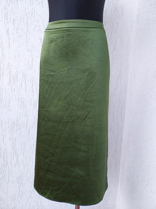 Długa spódnica satynowa w roz L/XL.