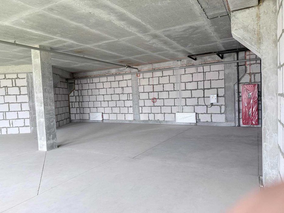 Продаж спеціального приміщення на вул. Січеславська Набережна 53А,