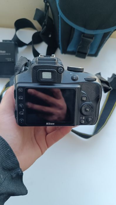 Máquina fotográfica Nikon D3300 com lente 18-55 e bolsa