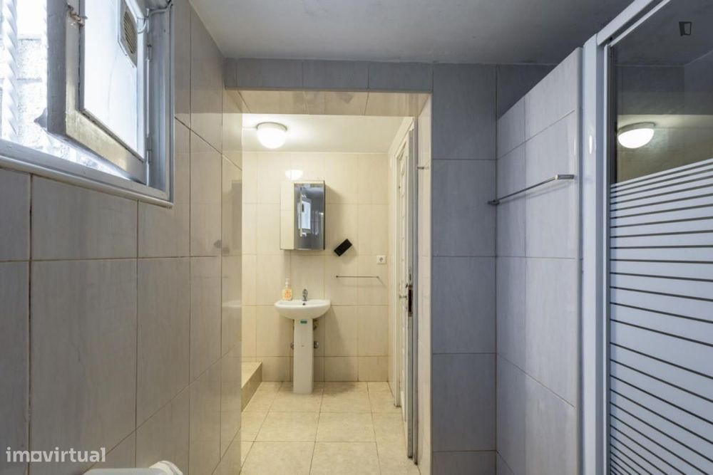 Quarto - localizado em Paranhos Porto