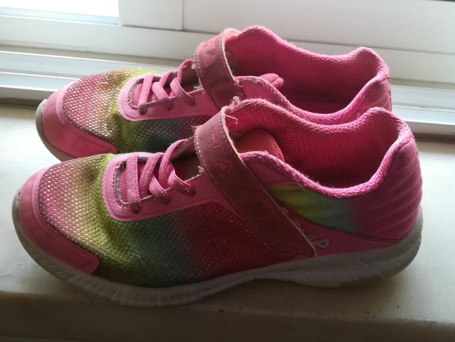 Tenis criança fila  e sketchers 35