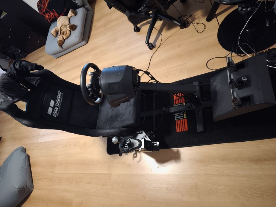 Playseat com volante thursmaster tgt2