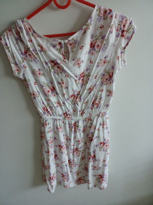Śliczna sukienka kwiaty cropp s