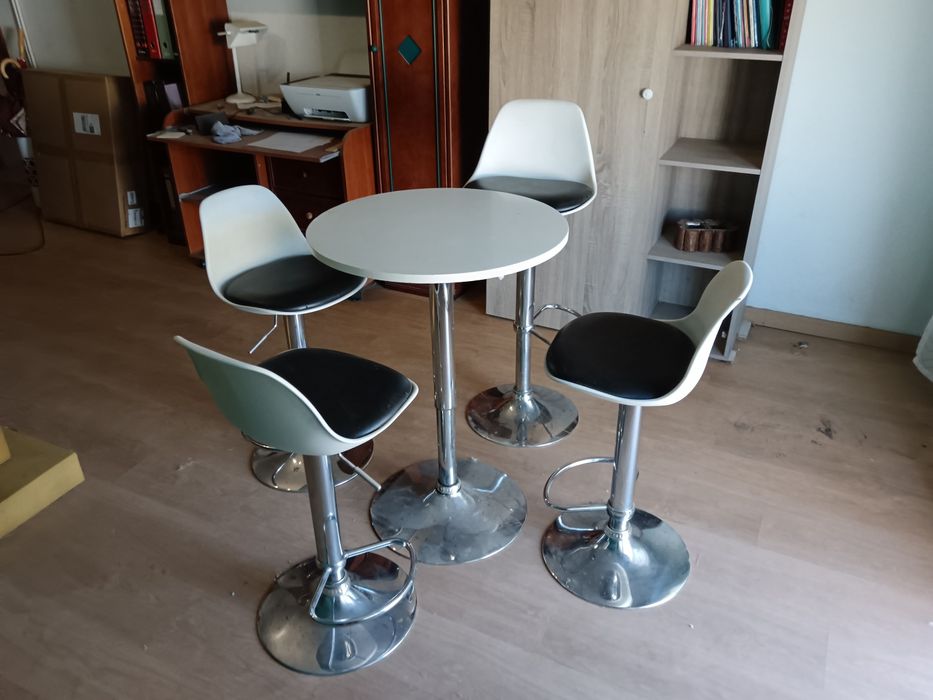Conjunto de mesa e cadeiras bar
