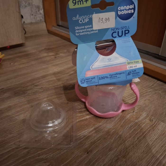 Kubek niekapek 9m+ z smoczkiem do butelki