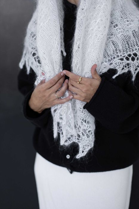 Chusta wełniana biała – Handmade z naturalnej wełny koziej