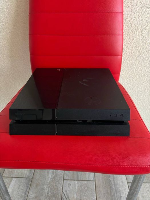 Sony PlayStation 4 PS4 500GB + джойстик, кабелі