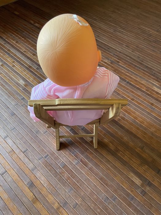 Conjunto boneca com cadeirinha artesanal de madeira á medida