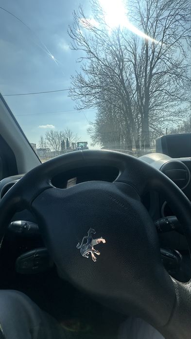 Пежо партнер 2  2009 року