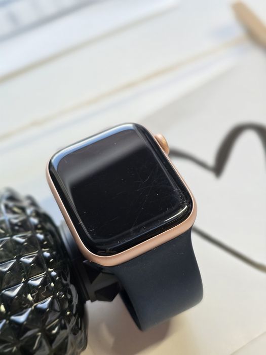 Apple Watch SE (2-го покоління, GPS + Cellular)